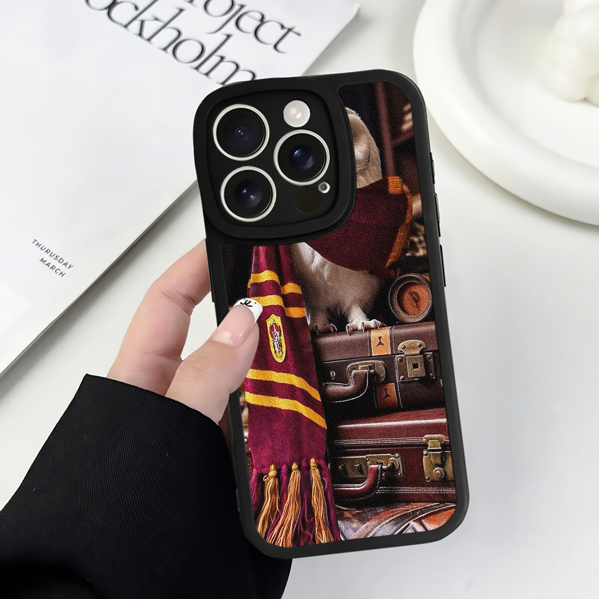 （画像用） Harry Potter ハリー・ポッターシリーズ 【iPhone 16シリーズ対応】シリコンスマホケース（レザー調） 材質：シリコン